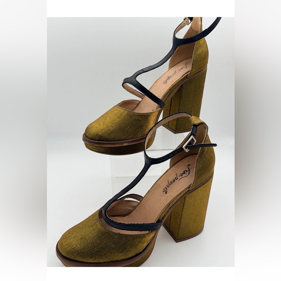 Free People Wythe T-Strap Platform Moss Satin Block Heels Made In Spain Sz. 9.5 - Picture 12 of 12